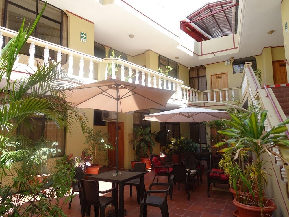 Hotel Red Booby 푸에르토아요라 외부 사진